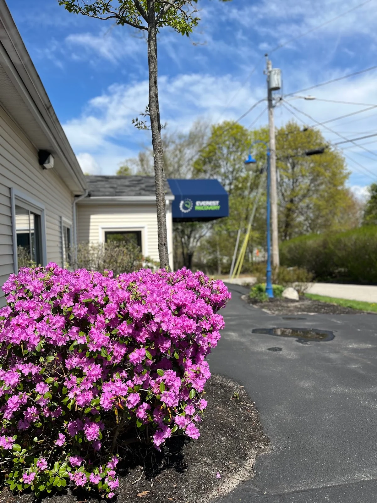 Everest Recovery Centers - Photo 5