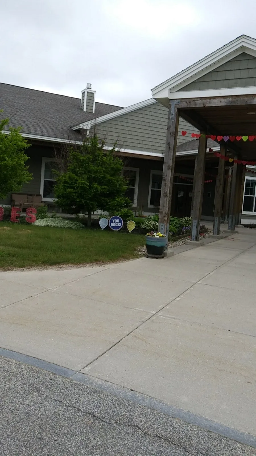 Horizons Living & Rehab Center - Photo 4